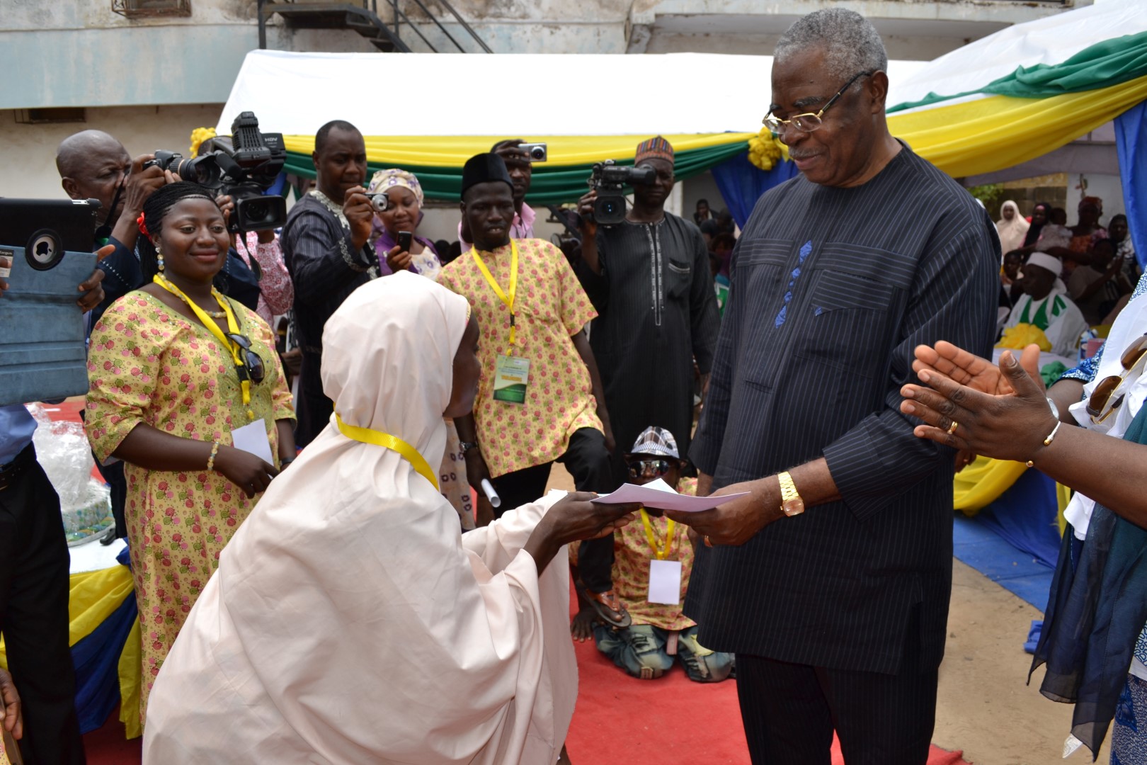 Lt. Gen. TY Danjuma donates $500,000 to the University of Medical Sciences (UNIMED), Ondo State..